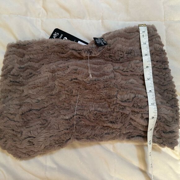 Textured faux fur (mink) cowl neck scarf - Picture 6 of 7